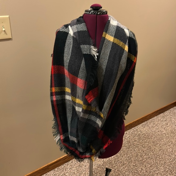 🛷Olivia and Jane🛷Charcoal plaid infinity scarf - Picture 3 of 5